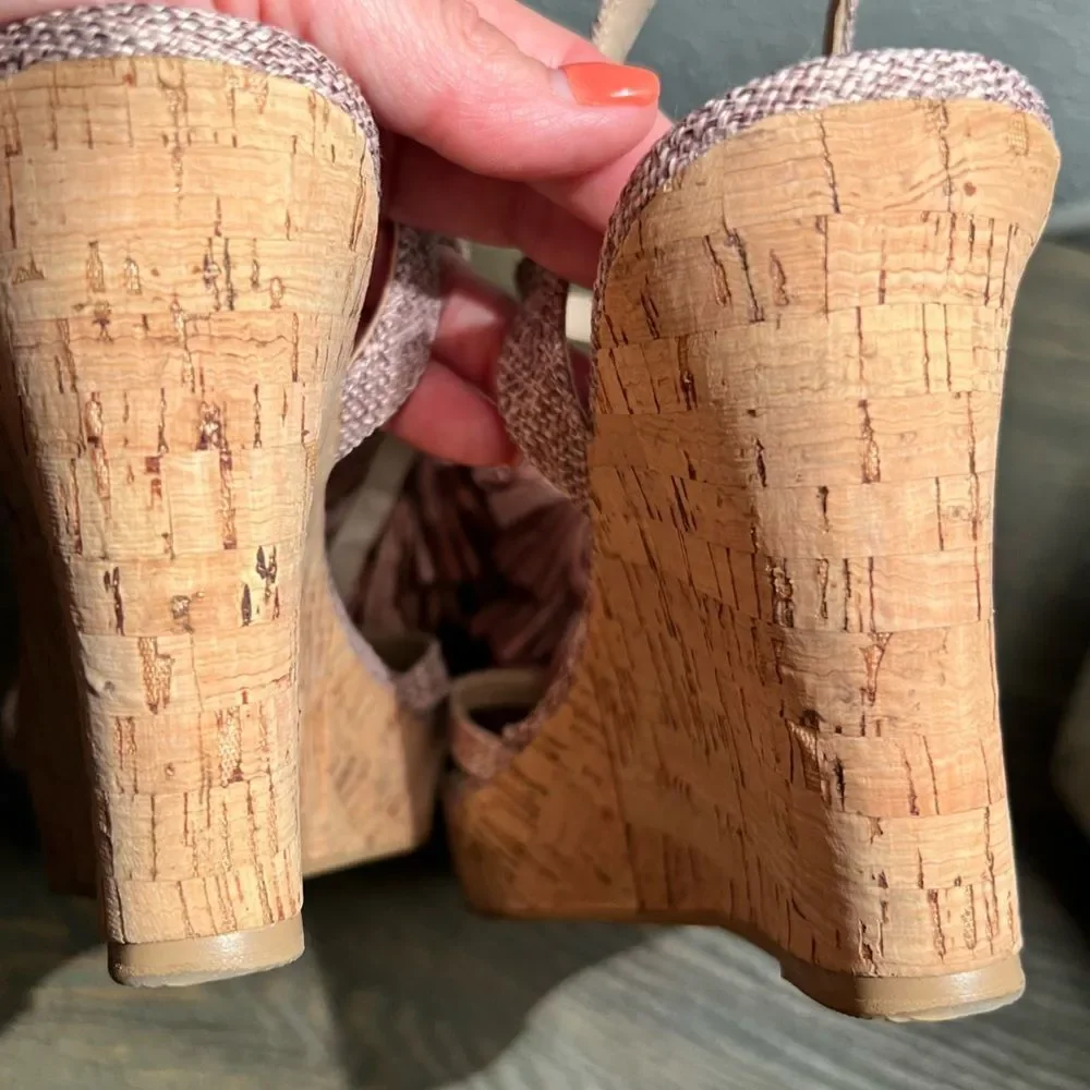 Charles by Charles David cork wedges 🌺 straw & shell embellishments 🌺 8.5